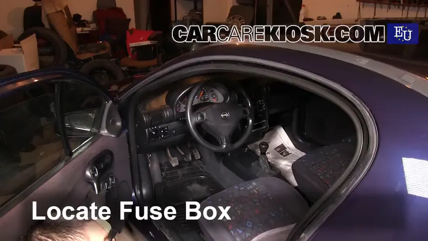 1999 Opel Tigra 1.4i 1.4L 4 Cyl. Fuse (Interior) Replace